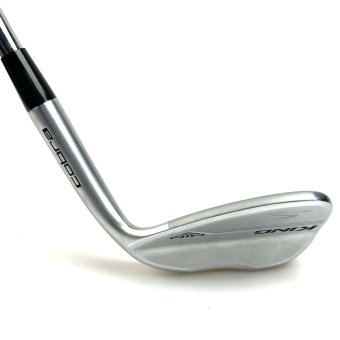 COBRA KING MIM Chrome 52.0° Gap Wedge für Herren, Rechtshand, gebraucht, C-Grind (12.0°), mit KBS Hi-REV 2.0 Stahlschaft in Std. Schaftlänge, Stiff (125.0g), mit LAMKIN Crossline 360, black-white Griff in Herren Std. Griffstärke