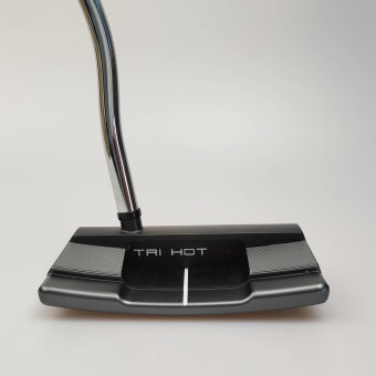 Odyssey Tri-Hot 5K Triple Wide Putter für Herren, Rechtshand, gebraucht, mit Std. Schaft (Odyssey Stroke Lab Bi-Matrix 3GEN, red-steel), 34 Inch, mit Std. Gewichten (25.0g), mit Std. Griff (Odyssey Tri-Hot 5K Pistol, black-white), inkl. Headcover