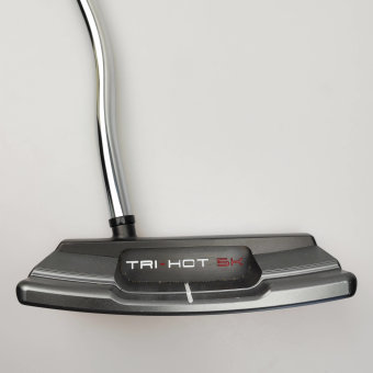 Odyssey Tri-Hot 5K Triple Wide Putter für Herren, Rechtshand, mit Odyssey Stroke Lab Bi-Matrix 3GEN Red Schaft in 34 Inch, mit Odyssey Tri-Hot 5K Pistol, black-silver Griff in Std. Stärke