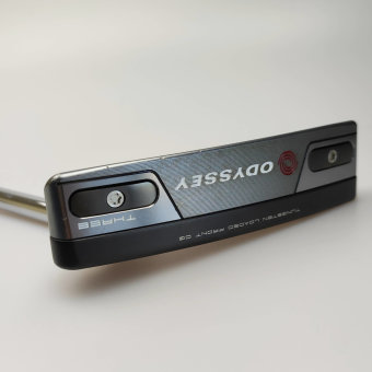 Odyssey Tri-Hot 5K Three Putter für Herren, Rechtshand, mit Odyssey Stroke Lab Bi-Matrix 3GEN Red Schaft in 34 Inch, mit Odyssey Tri-Hot 5K Pistol, black-silver Griff in Std. Stärke