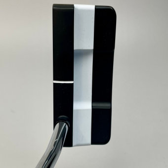 Odyssey White Hot Versa Double Wide Putter für Herren, Rechtshand, mit Odyssey Stroke Lab 3GEN Red 70 Class Schaft in 34 Inch, mit SuperStroke Traxion Tour, black-white Griff in 3.0-Stärke