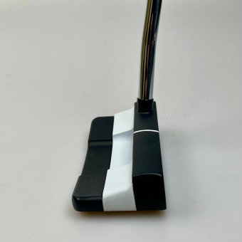 Odyssey White Hot Versa Double Wide Putter für Herren, Rechtshand, mit Odyssey Stroke Lab 3GEN Red 70 Class Schaft in 34 Inch, mit SuperStroke Traxion Tour, black-white Griff in 3.0-Stärke