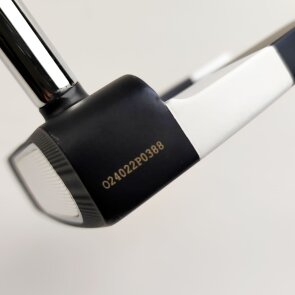Odyssey Ai-ONE Jailbird Mini DB Putter für Herren, Rechtshand, mit Odyssey SL 90 Std. Stahlschaft in 35.00 Inch Schaftlänge, mit Odyssey Ai-ONE Pistol, white-blue Std. Griff in Std. Stärke