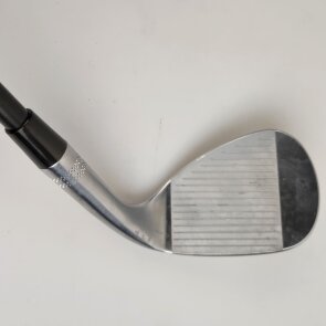 Callaway OPUS Platinum Chrome 56.0° Sand Wedge für Herren, Linkshand, S-Grind (12.0° Bounce) mit True Temper Dynamic Gold MID 115 Std. Stahlschaft in Std. Länge (35.25 Inch), Wedge Flex (115.0g), mit Golf Pride MCC CHEV, grey Std. Griff in Std. Stärke