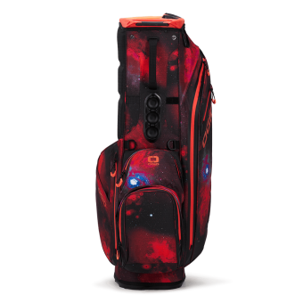 OGIO 2022 ALL ELEMENTS Nebula Water Resistant Hybrid Standbag, 8-Fach Divider mit durchgehender Fächertrennung, in kosmischer Optik mit roten und pfirsichfarbenen Akzenten, 2.580g leicht, 9 Taschen, darunter u.a. Wertsachenfach mit Veloursfutter